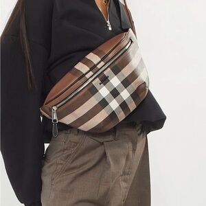 Burberry Man Woman Cason Large Waist or Chest Pouch Zip Bag Excellent Condition